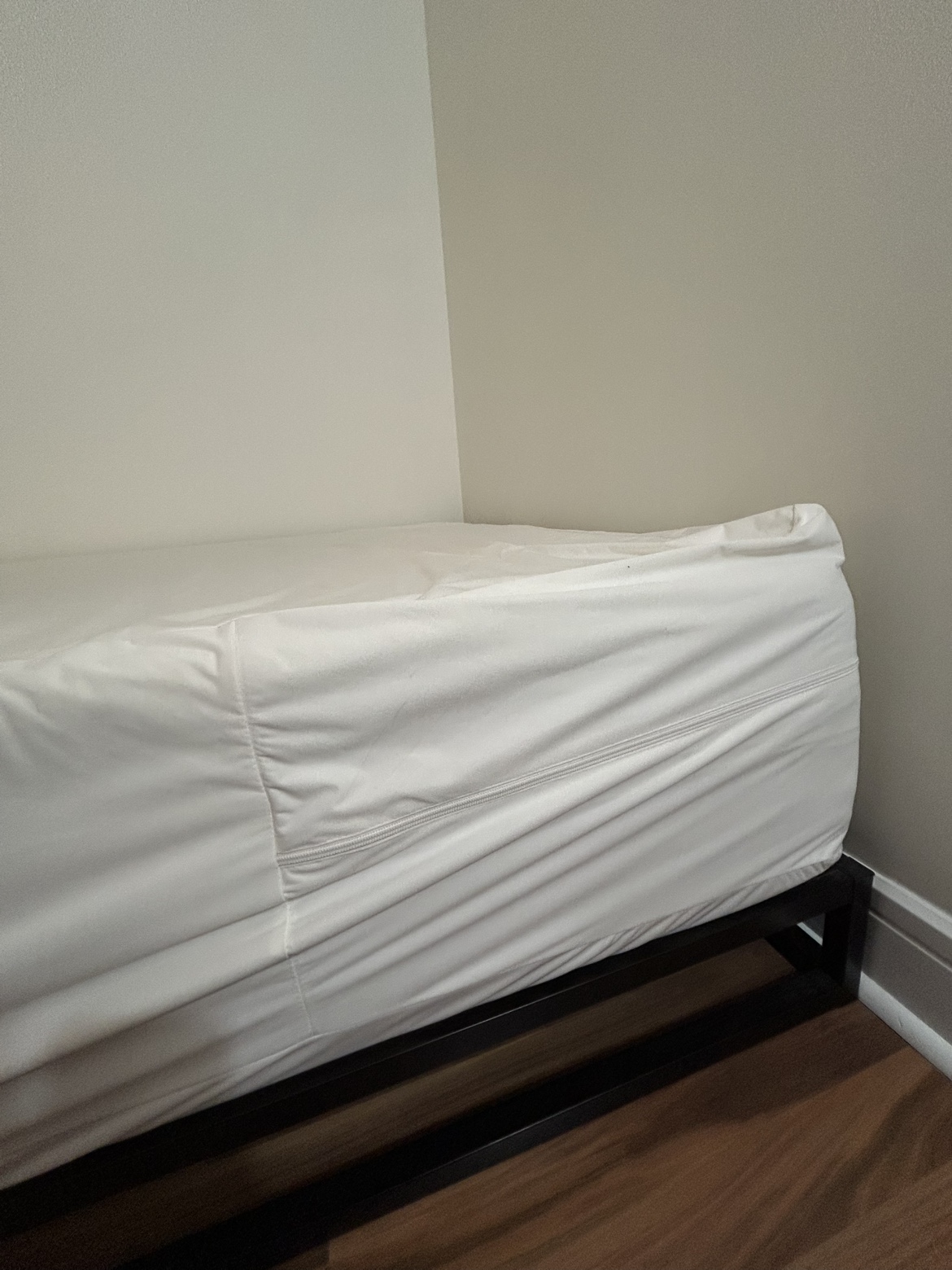 Zinus Full Size Bed Frame & Mattress - photo 3