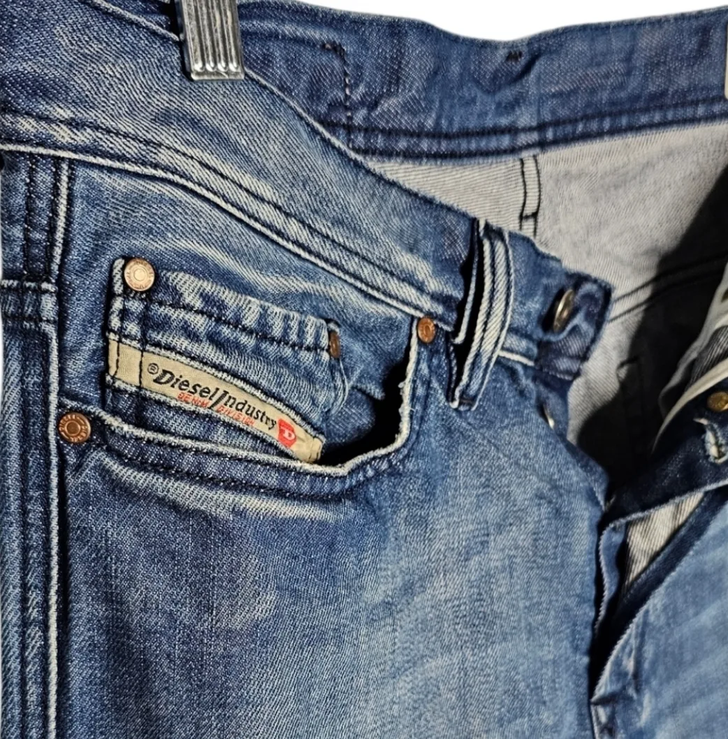 Diesel Quratt Straight Leg Button Fly Jeans men's 31 waist image indicator(4)