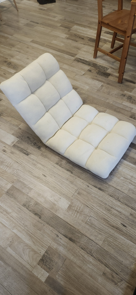 Kids floor recliner