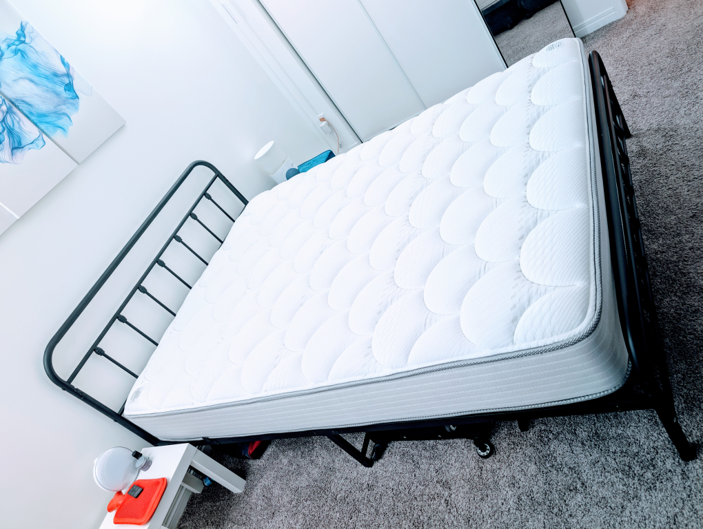 SERTA Queen bed with Mattress - photo 4
