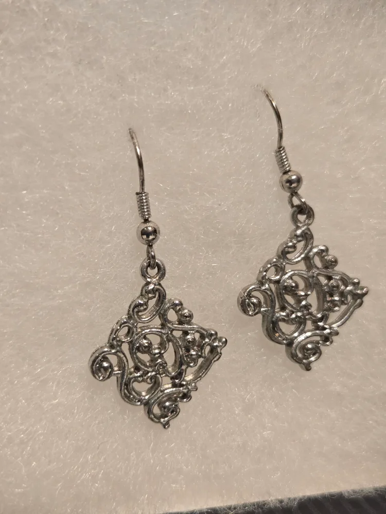Silver color Filigree Earrings image indicator(2)