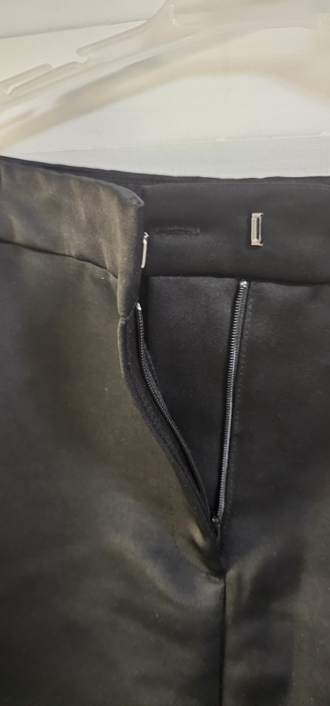 Black H&M Skirt Size 6 zippers on the front - photo 3