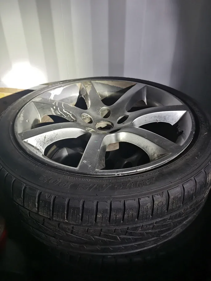 Infinity OEM 18" Alloy Wheel image indicator(10)