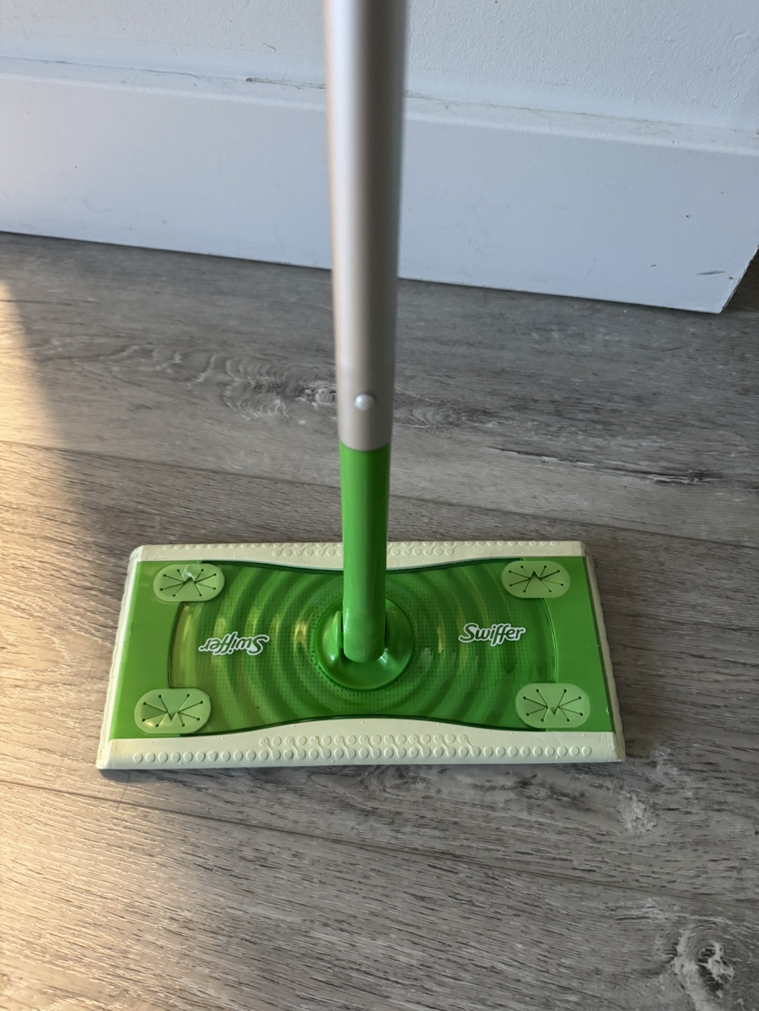 Swiffer Sweeper and Handle - photo 2