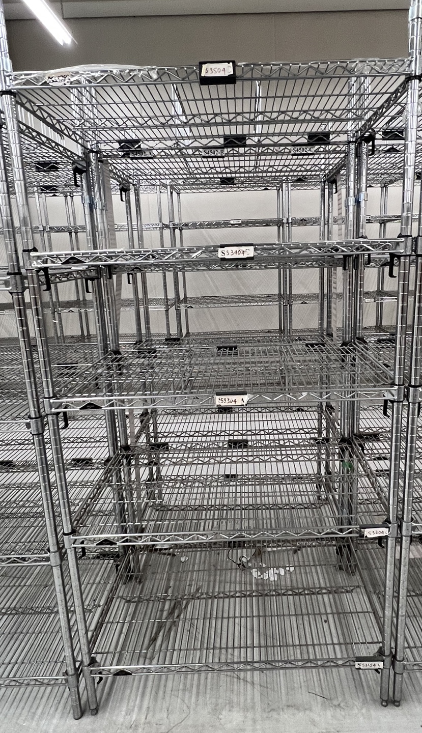 Wire shelving unit - 4 shelves
