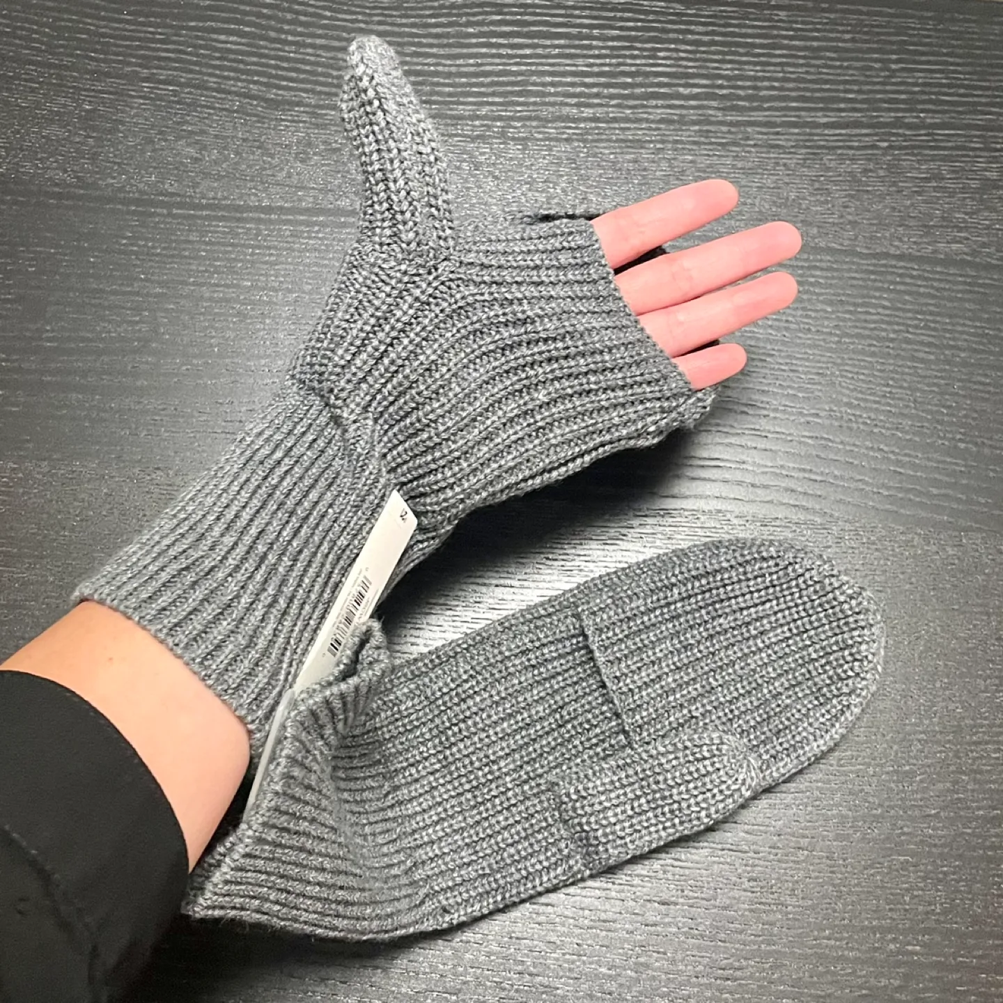 Joe Fresh Knit Mittens Brand New with Tags image indicator(4)