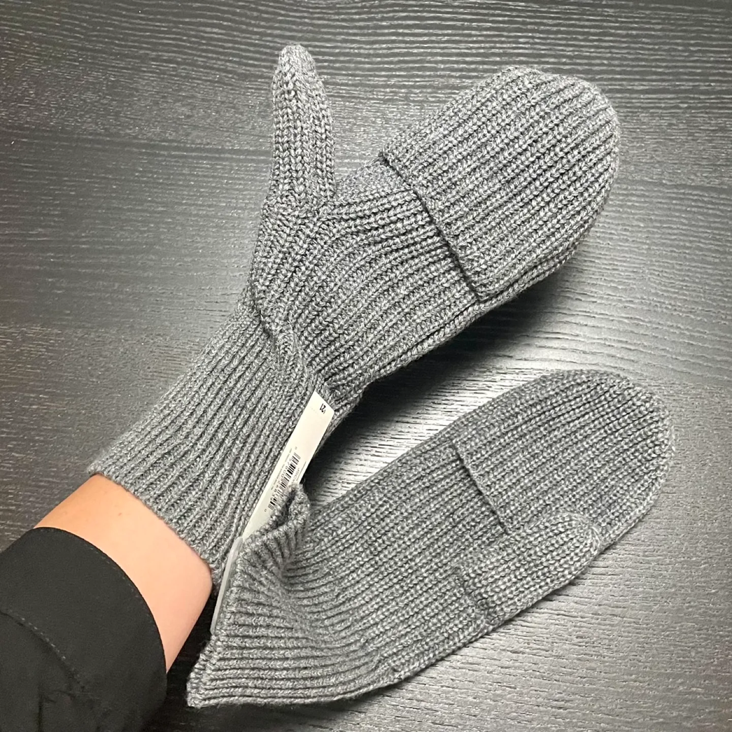 Joe Fresh Knit Mittens Brand New with Tags image indicator(3)