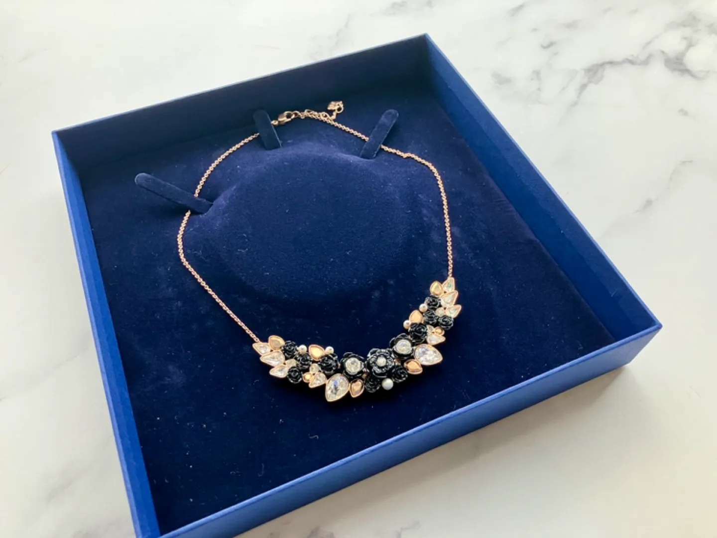 Swarovski Black Rose Bouquet Necklace and Ring Set image indicator(2)