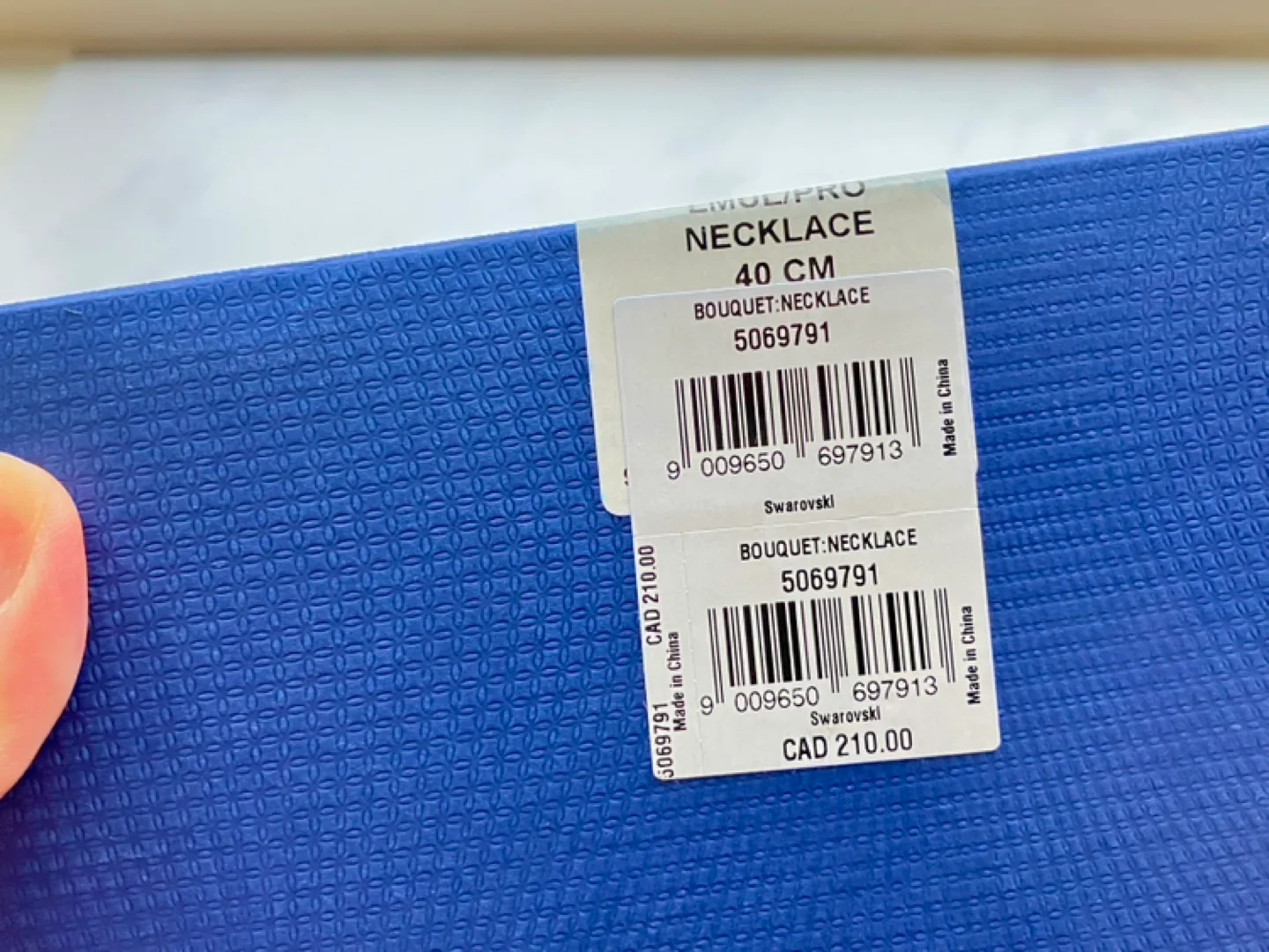 Swarovski Black Rose Bouquet Necklace and Ring Set image indicator(5)