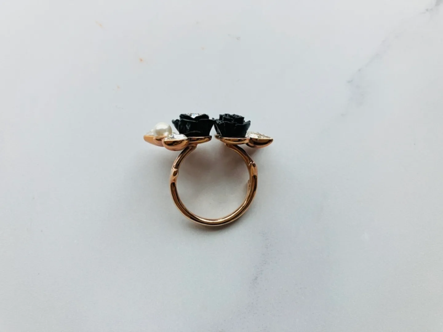 Swarovski Black Rose Bouquet Necklace and Ring Set image indicator(8)