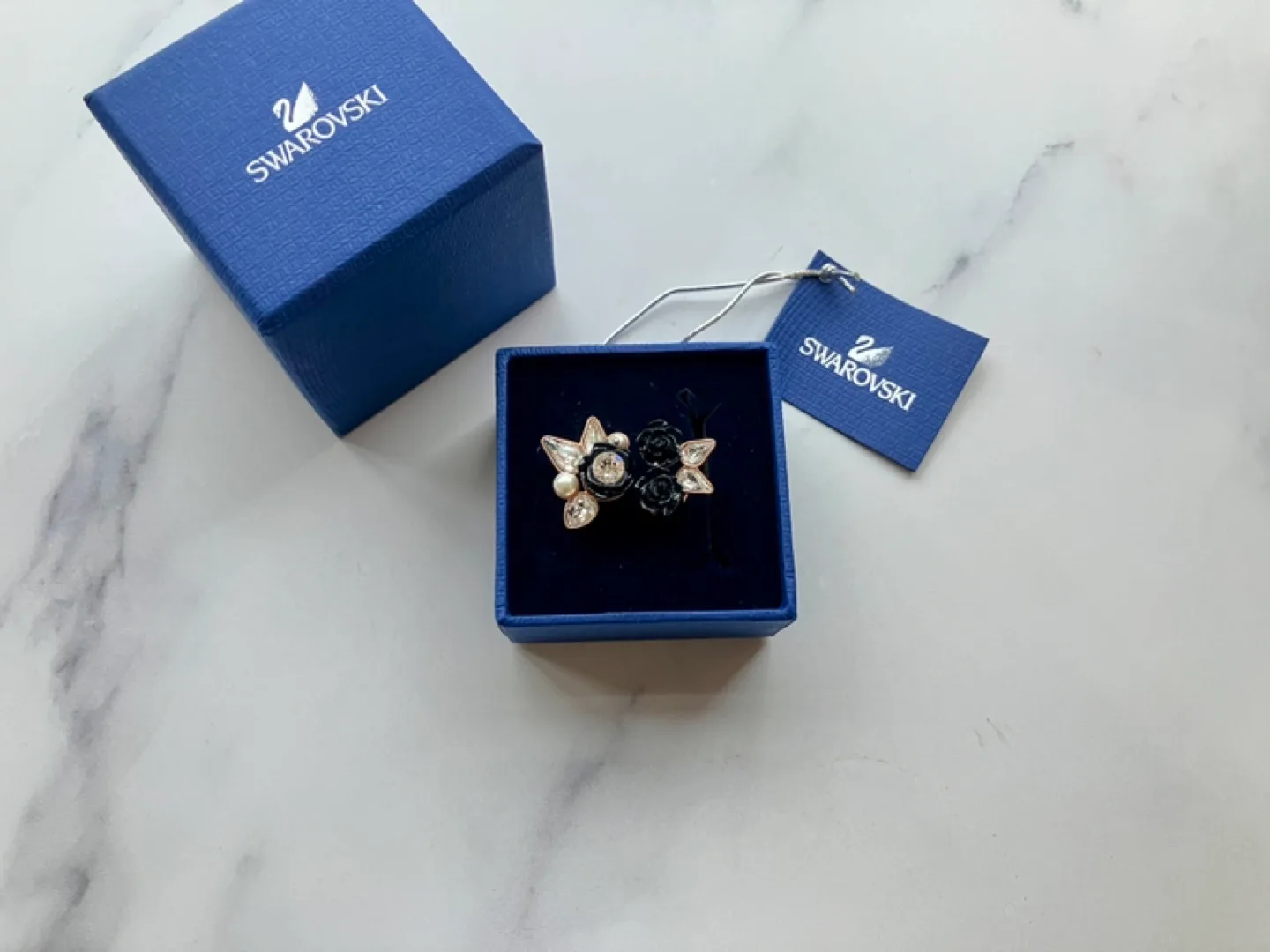 Swarovski Black Rose Bouquet Necklace and Ring Set image indicator(6)