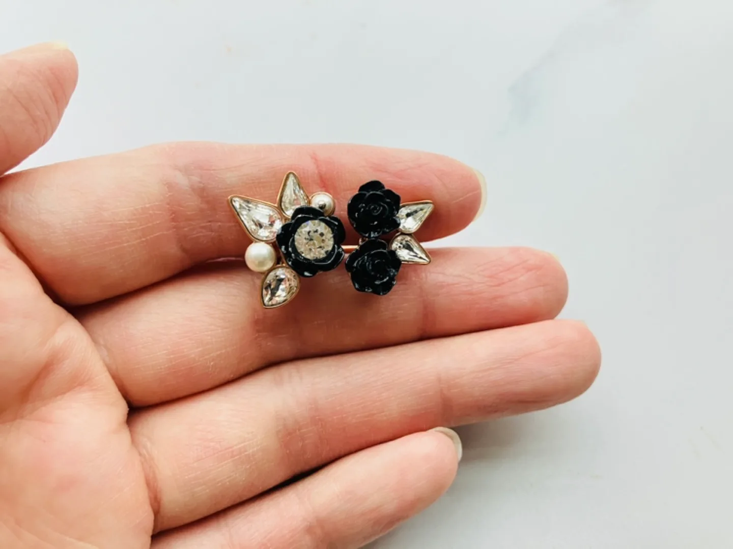 Swarovski Black Rose Bouquet Necklace and Ring Set image indicator(7)