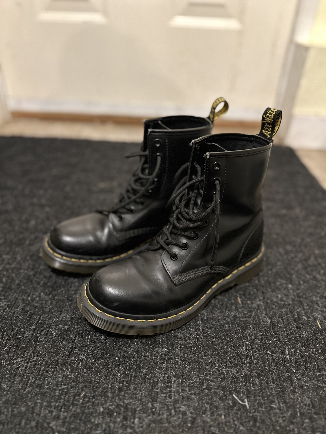 Ladies Dr. Martens Boots Size 7 US - photo 3