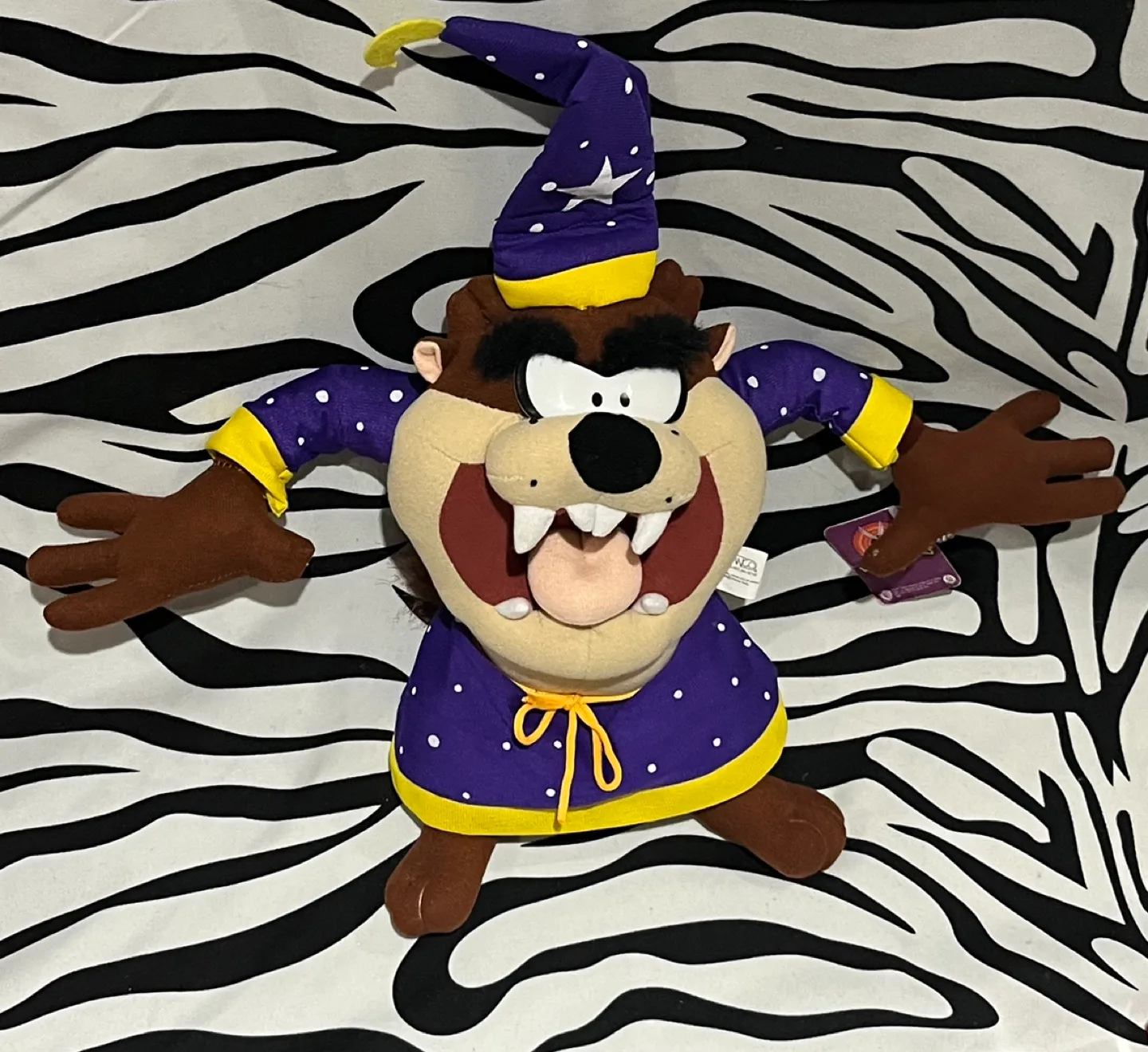 Looney Tunes Tasmanian Devil Wizard Plush Toy image indicator(3)