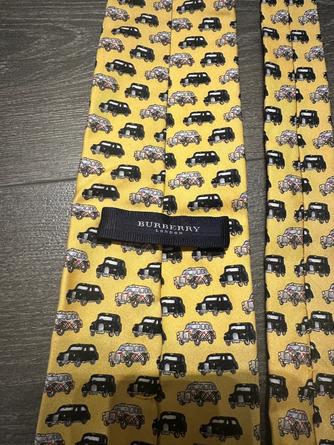Authentic Burberry London silk tie yellow image indicator(5)
