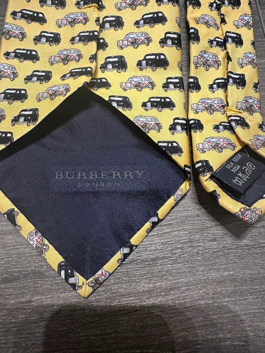 Authentic Burberry London silk tie yellow image indicator(4)