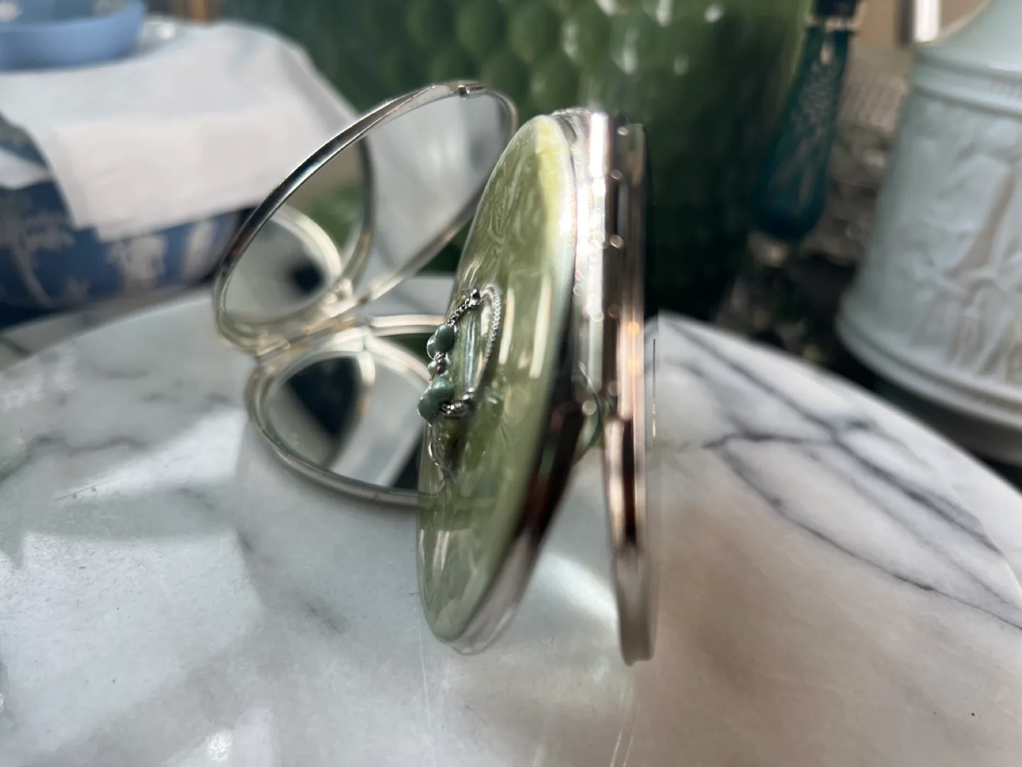 Vintage Compact Mirror x2 image indicator(2)