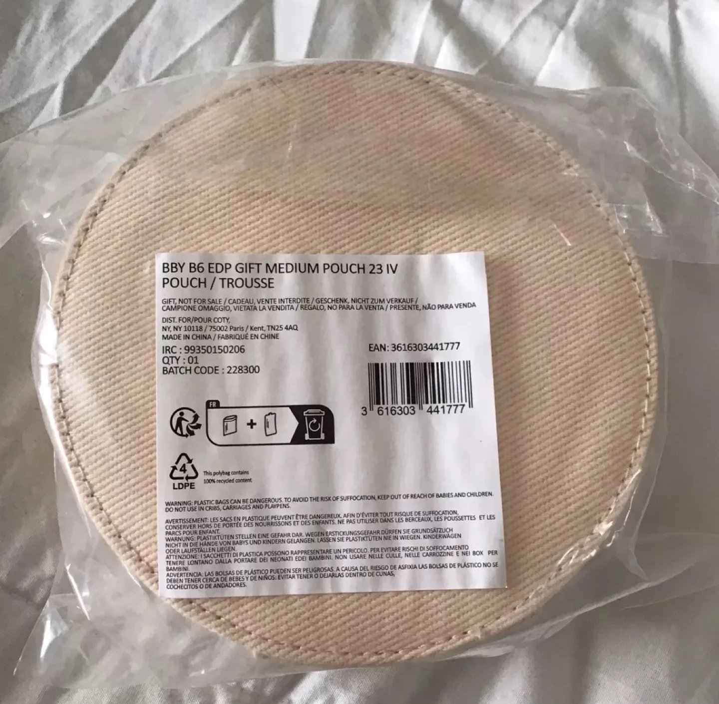 Burberry Goddess Round sling bag image indicator(6)