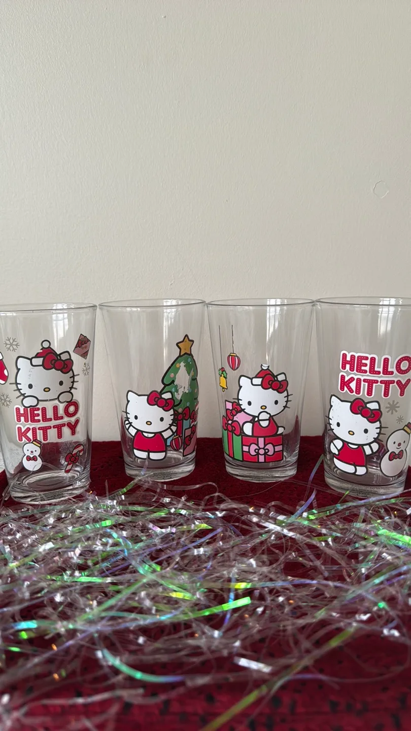 🎅 4 Hello Kitty Glasses $4 each (excellent condition) image indicator(2)