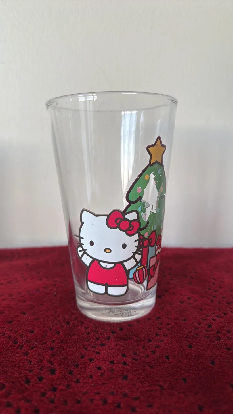 🎅 4 Hello Kitty Glasses $4 each (excellent condition) image indicator(6)