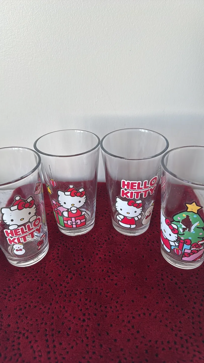 🎅 4 Hello Kitty Glasses $4 each (excellent condition) image indicator(3)