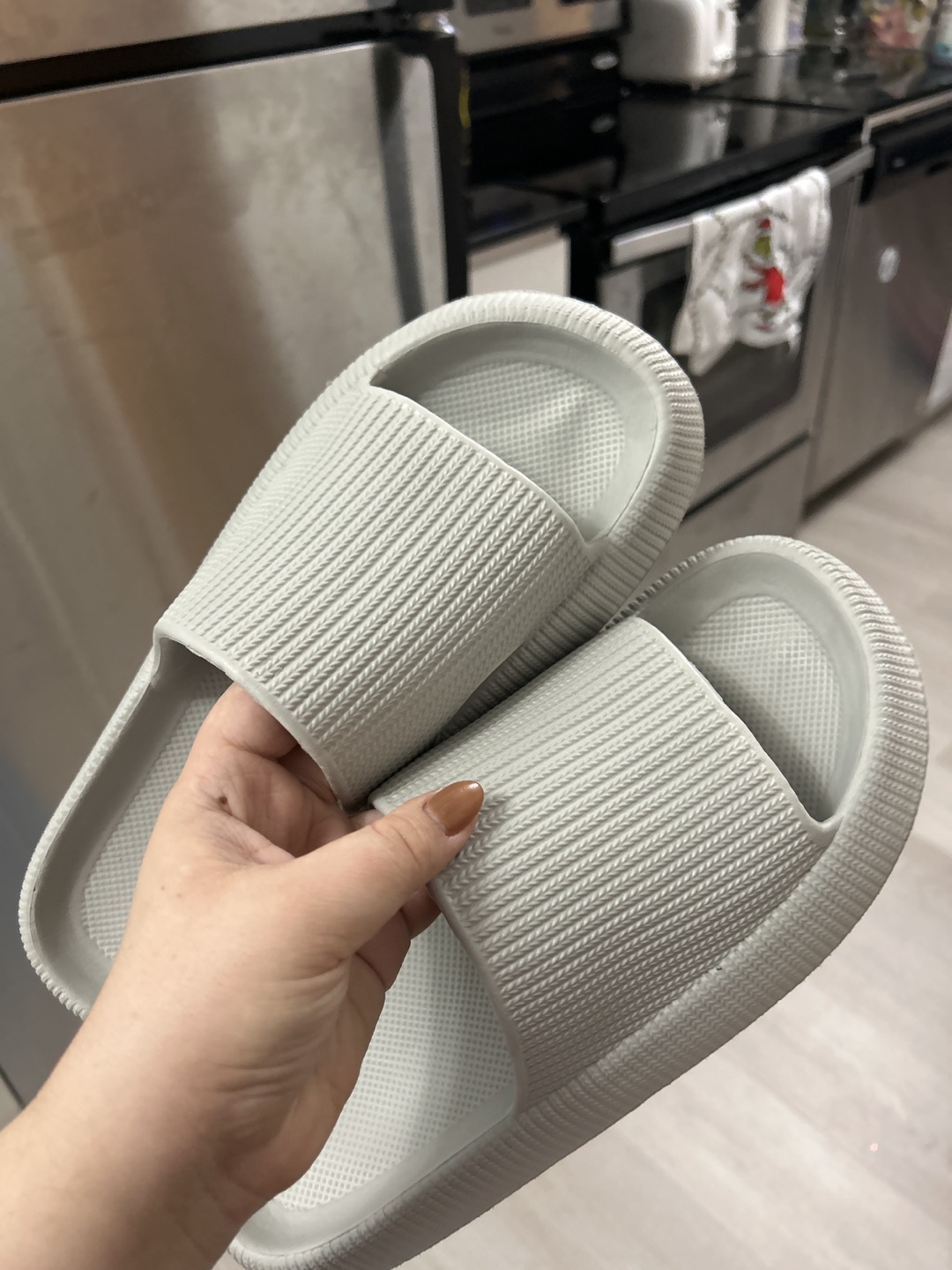 Grey Shower Slides Men (size 10ish)