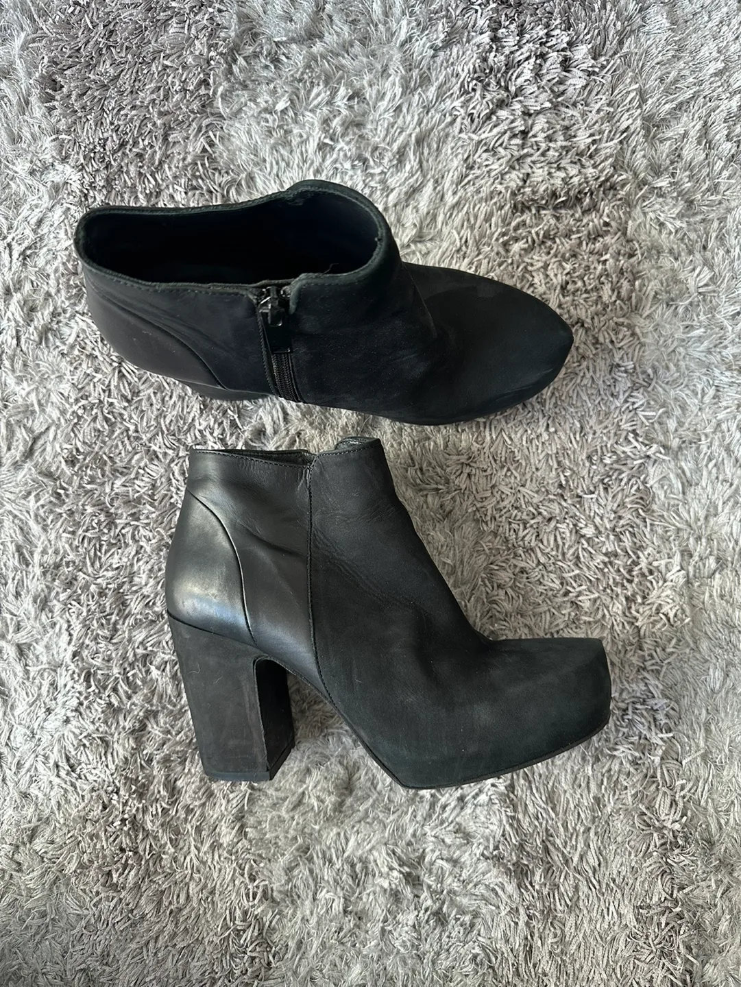 COS - Black Leather Ankle Boots image indicator(2)