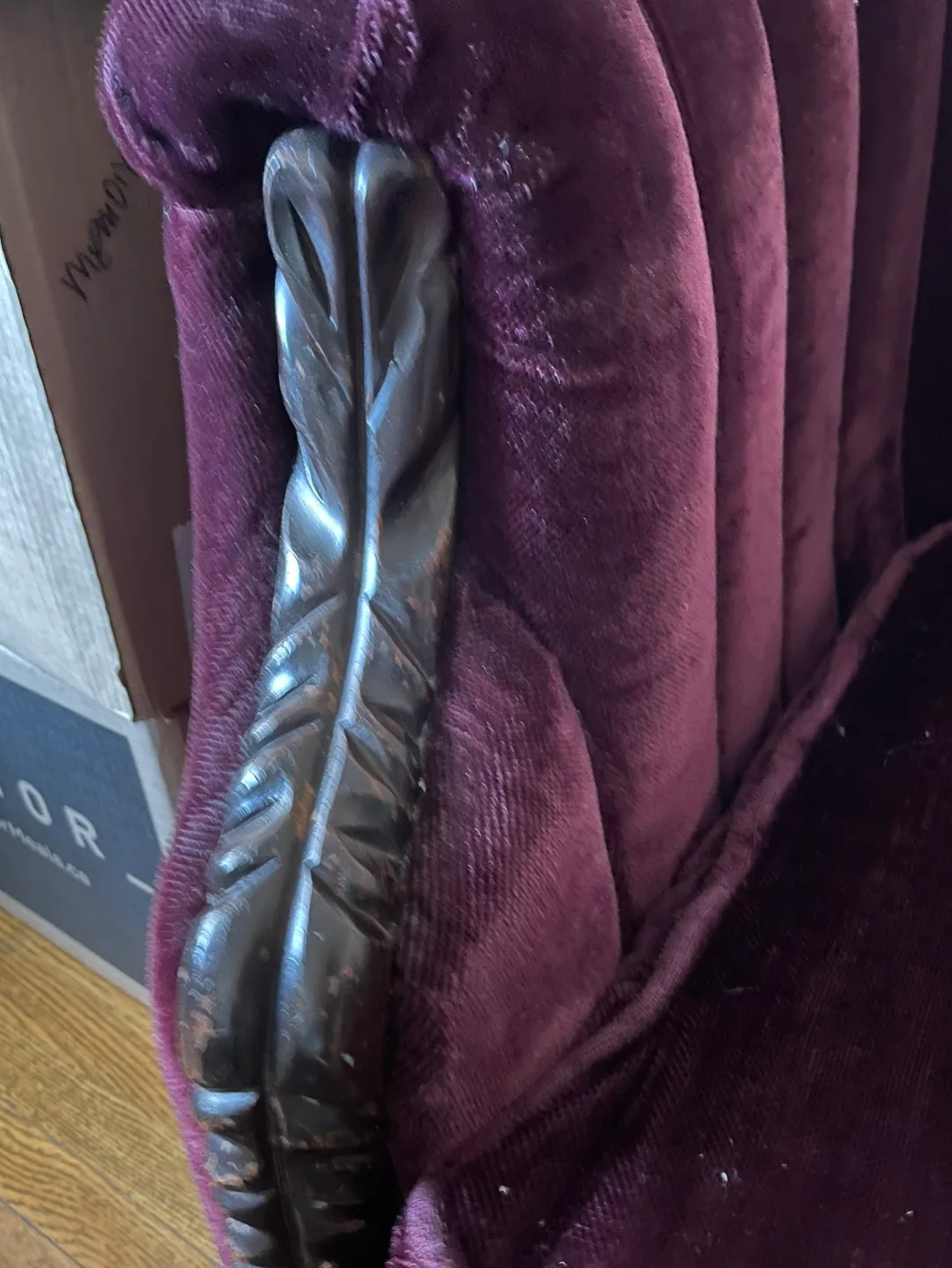 Vintage Velvet Sofa image indicator(2)