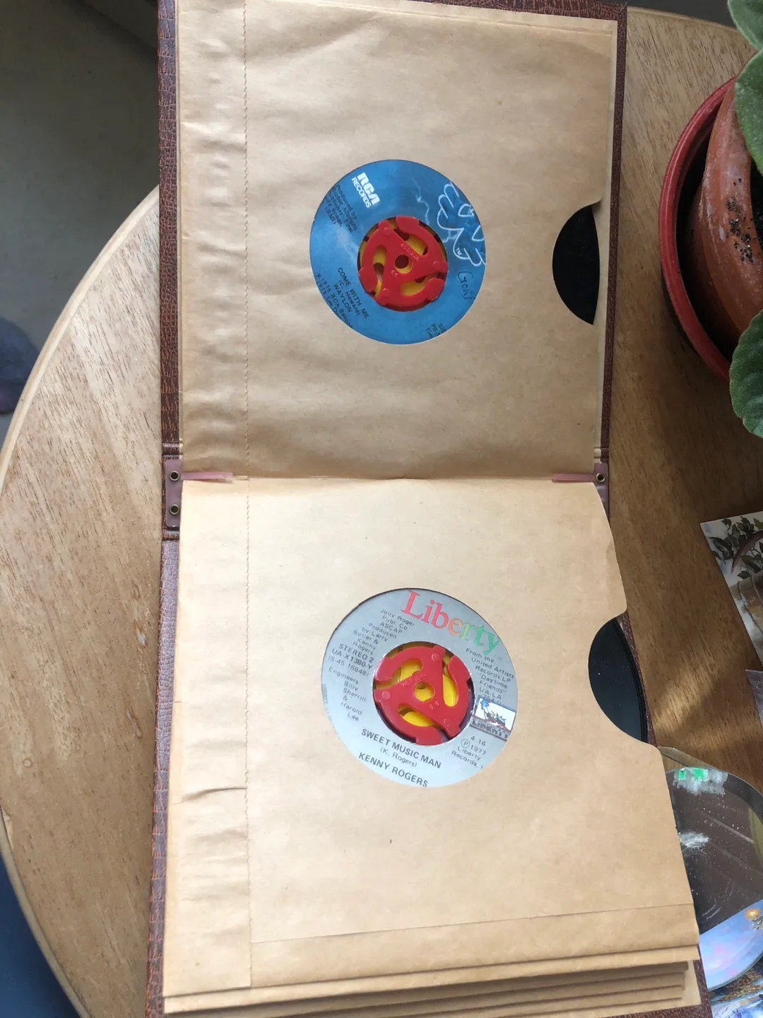 10 Classic 45 RPM Record Album in case image indicator(5)