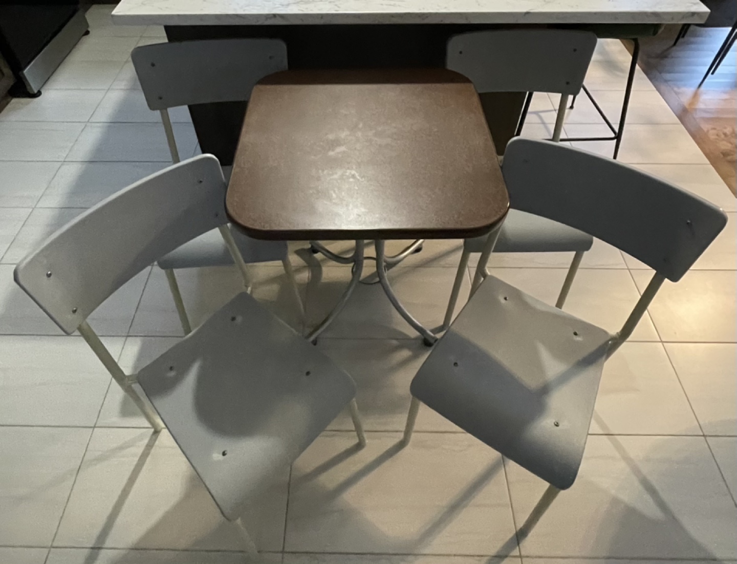 Small table and four chairs set - photo 4