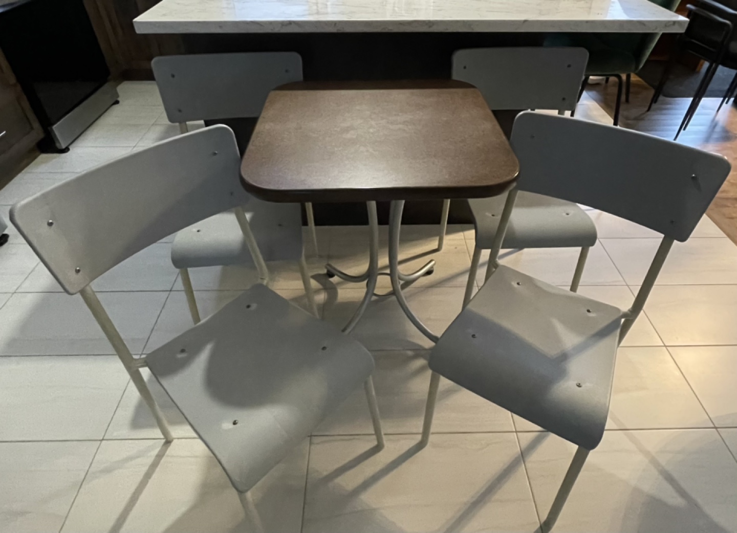 Small table and four chairs set - photo 3