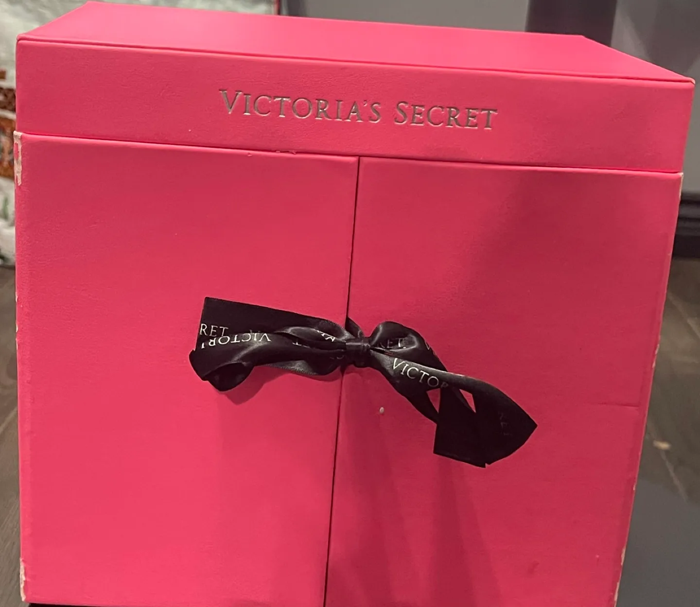 Victoria's Secret Bombshell and Noir Tease Gift Set image indicator(3)