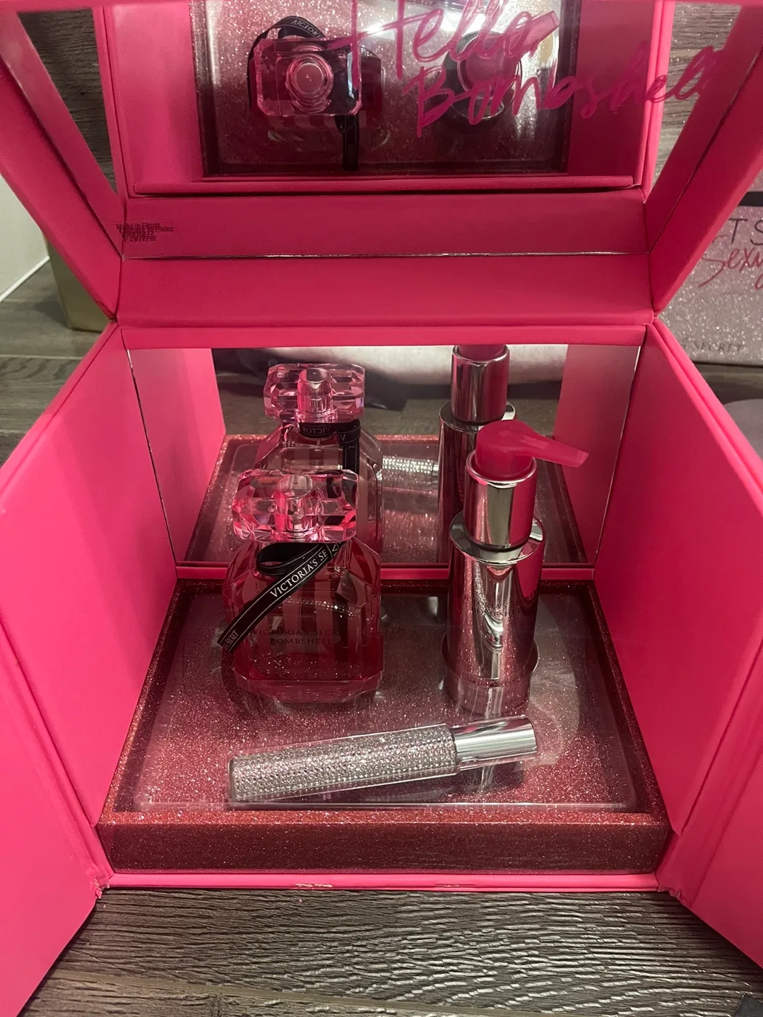 Victoria's Secret Bombshell and Noir Tease Gift Set image indicator(2)