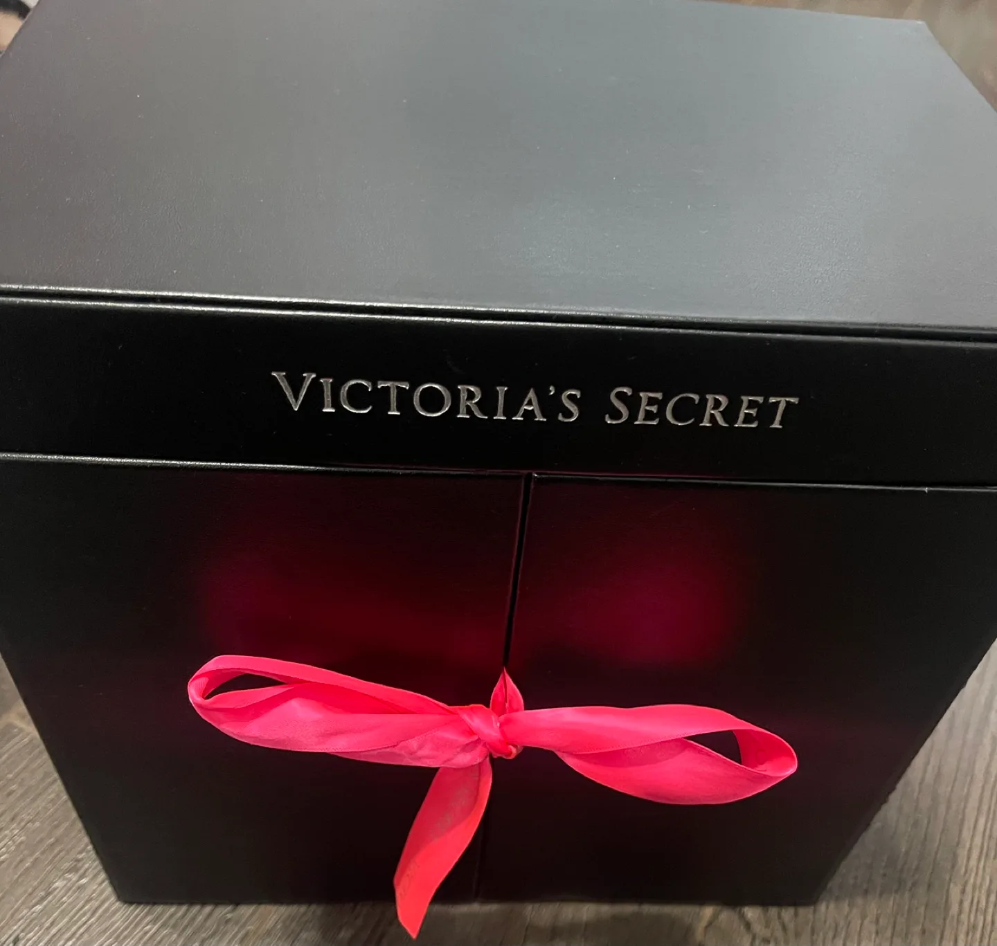 Victoria's Secret Bombshell and Noir Tease Gift Set image indicator(6)