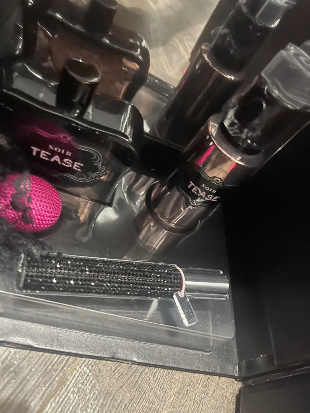 Victoria's Secret Bombshell and Noir Tease Gift Set image indicator(5)