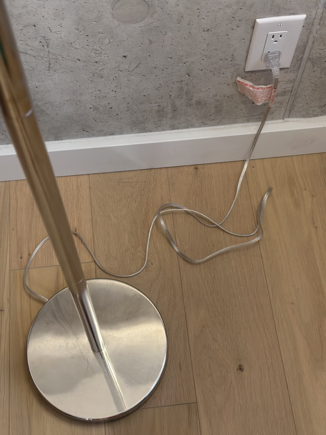 Floor Lamp with Adjustable Arm + light bulb - photo 4