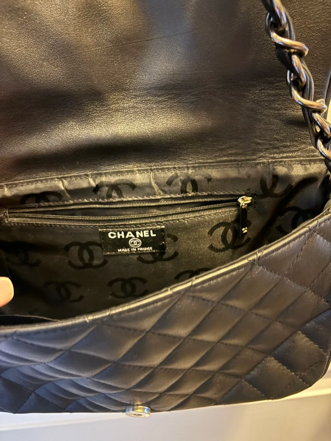 Chanel Quilted Black Leather Bag image indicator(4)