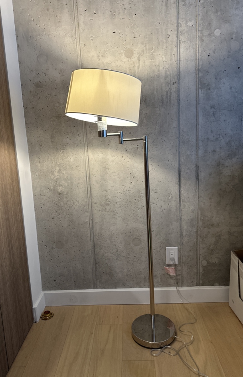 Floor Lamp with Adjustable Arm + light bulb - photo 2