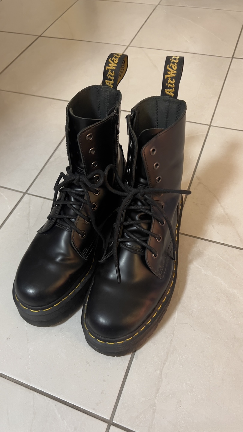Dr. Martens Jadon 8 Eyed Platform Boots Men US Size 9 - photo 2