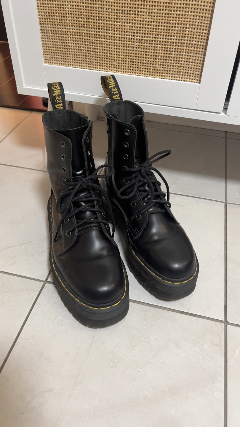 Dr. Martens Jadon 8 Eyed Platform Boots Men US Size 9