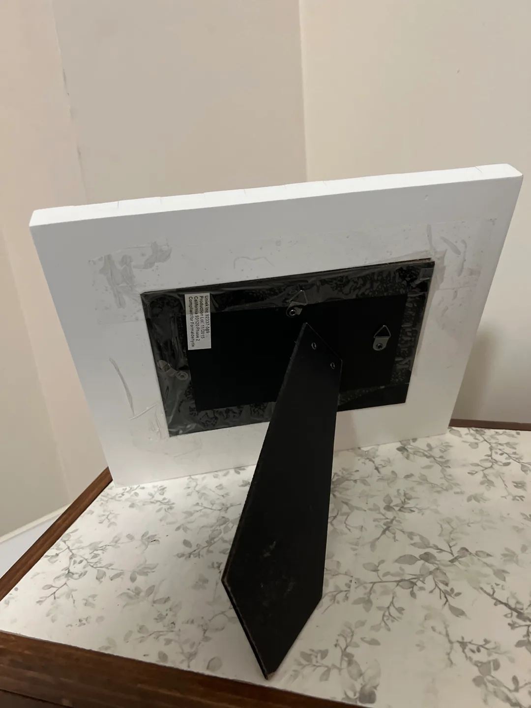 White and Brown Picture Frame image indicator(2)