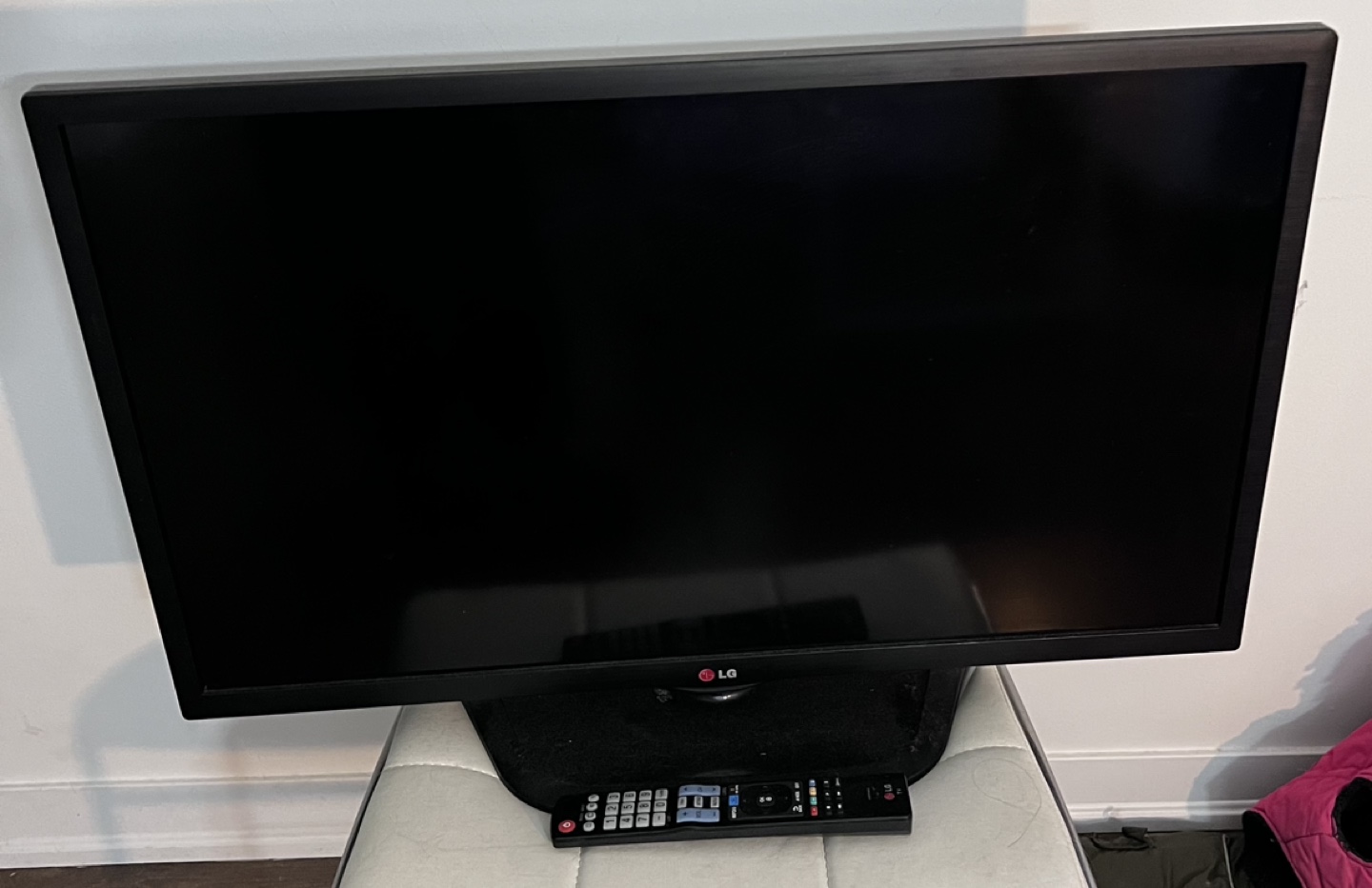 LG 32 Inch TV - photo 3