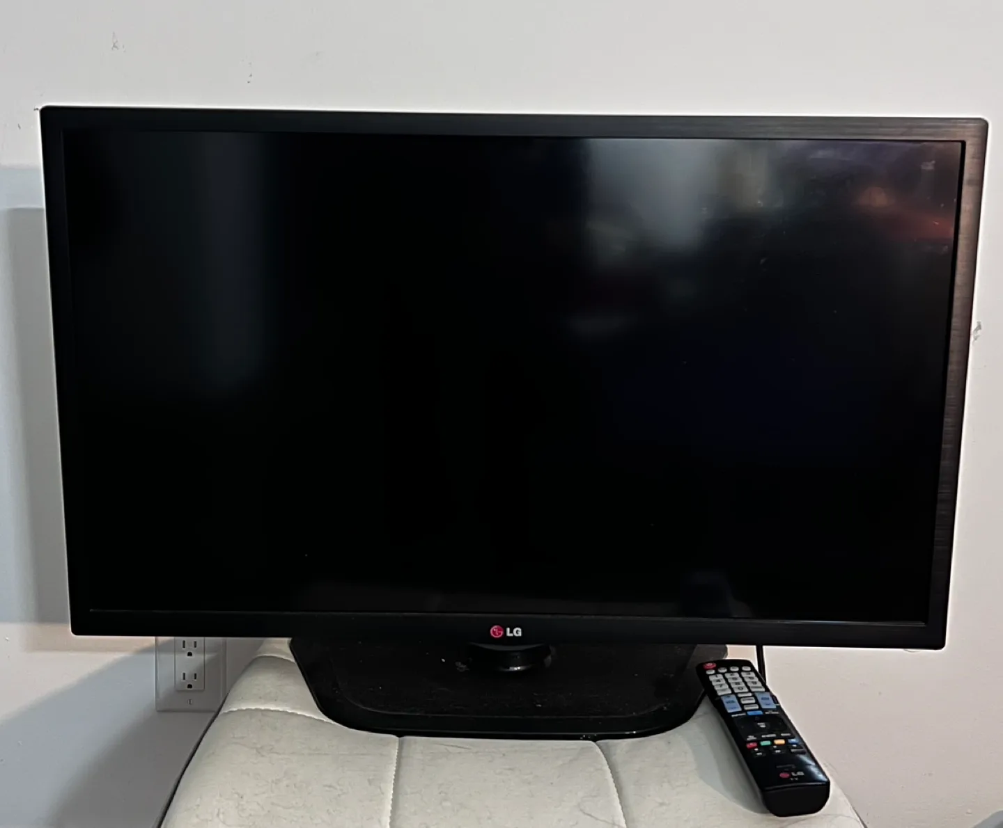 LG 32 Inch TV thumbnail