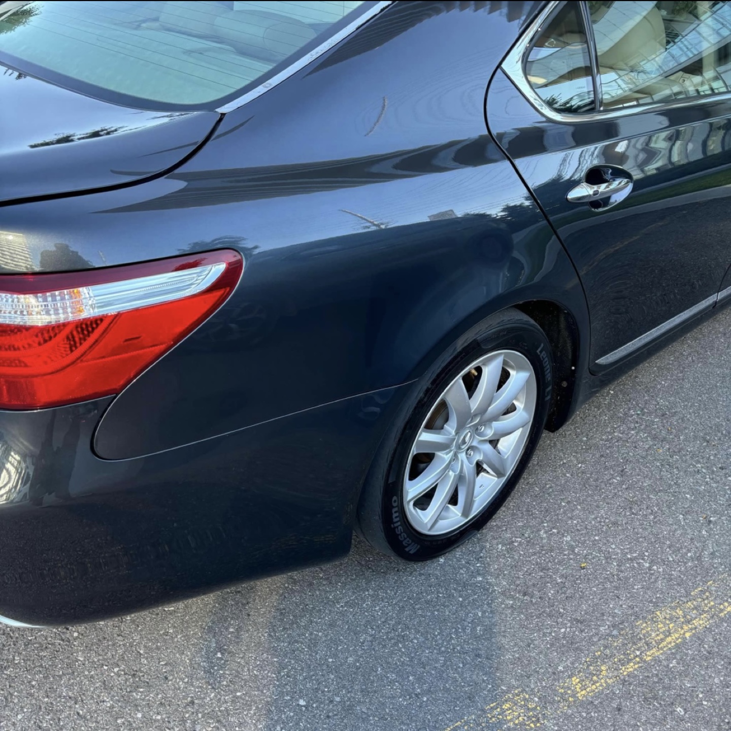 Lexus LS460 - photo 2