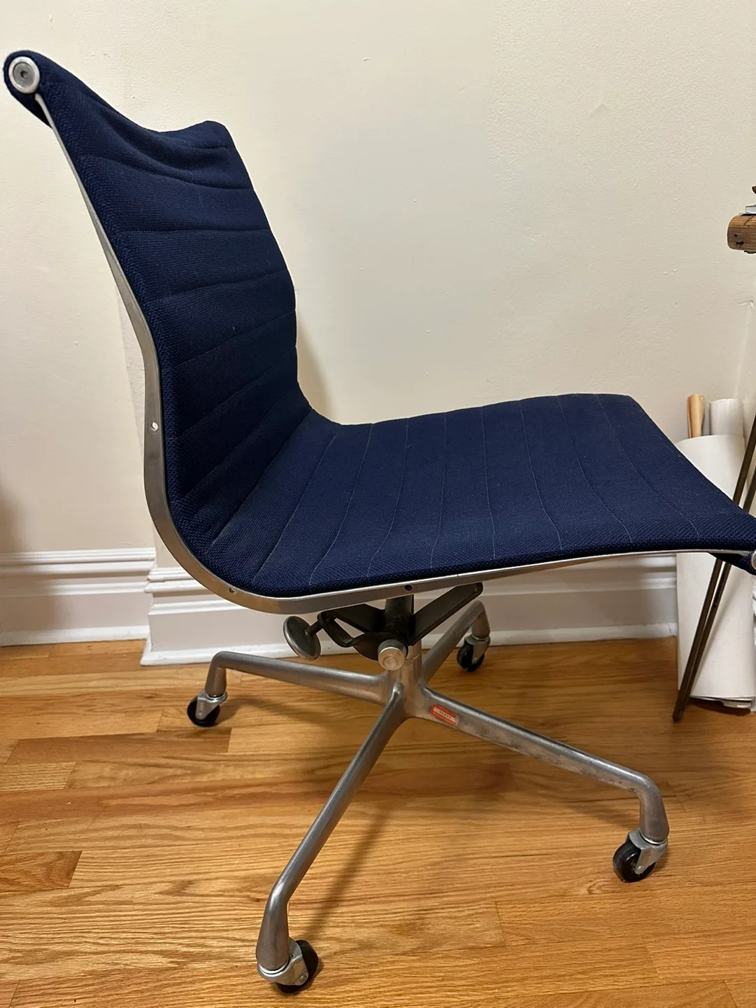 Vintage Eames for Herman Miller Management Chair image indicator(3)