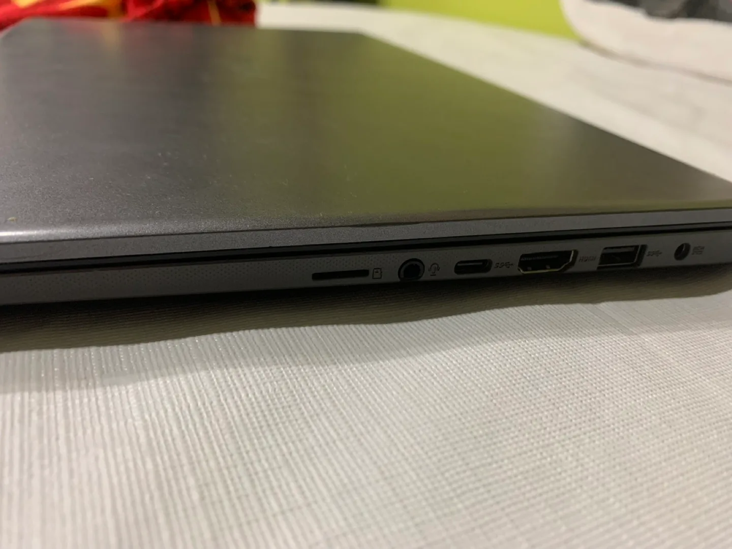 ASUS VivoBook Laptop image indicator(4)