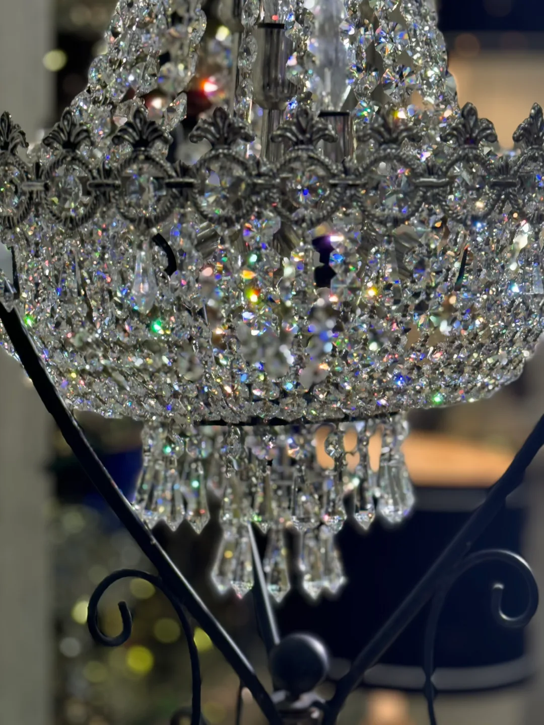 Vintage Crystal Chandelier image indicator(5)