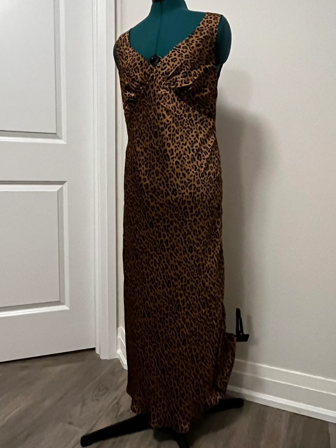 NEW- American Eagle leopard midi slip dress image indicator(6)