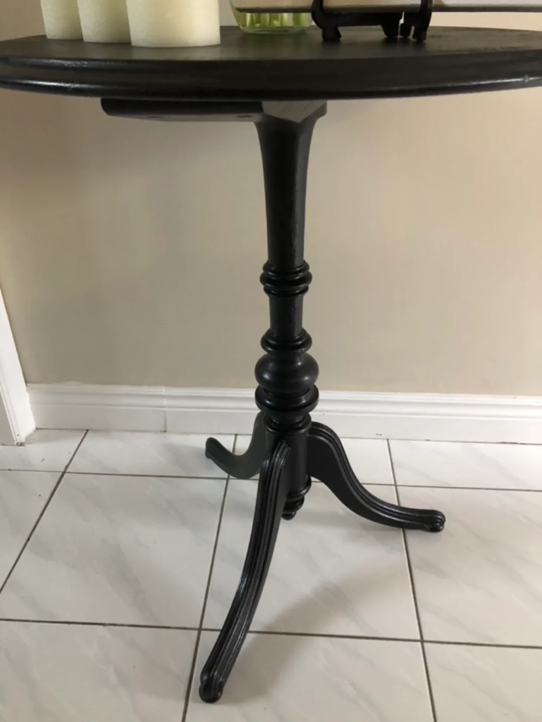 Black Pedestal Table image indicator(2)