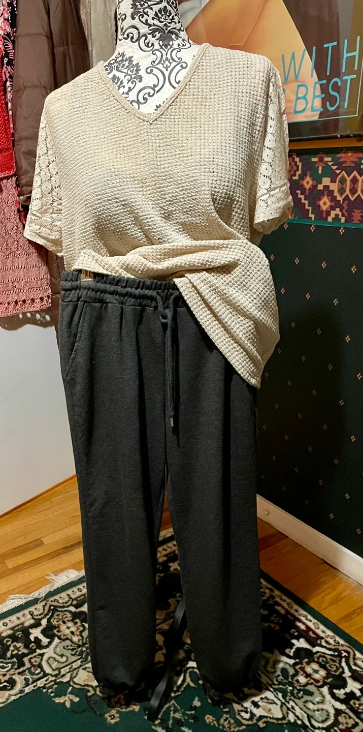 #🇨🇦🍁ThriftyPicks. Charcoal Jogger Pants image indicator(3)